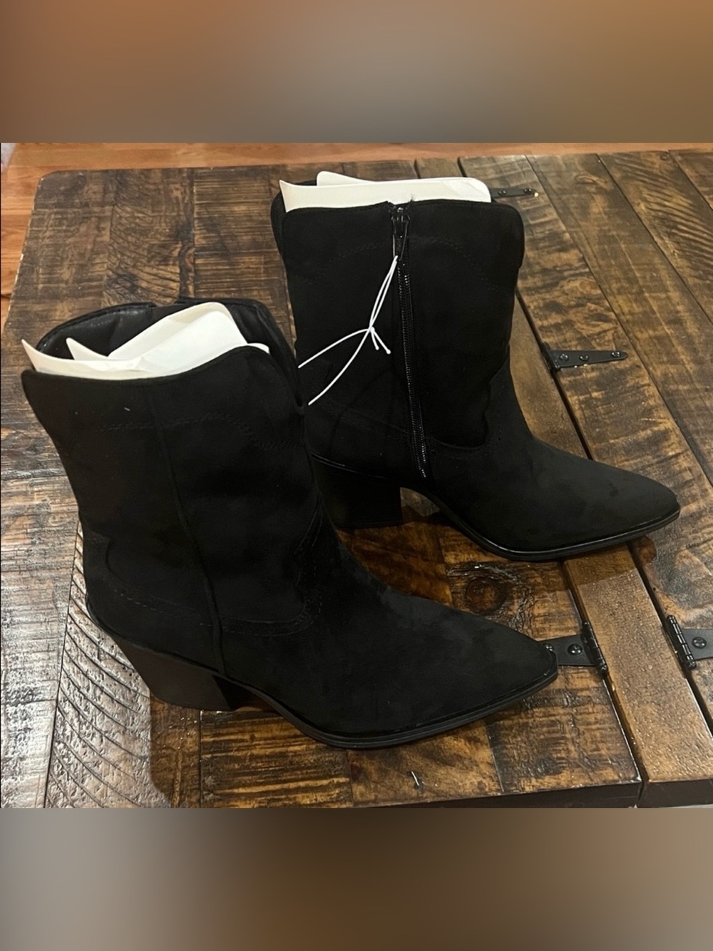 Women's Dallas Ankle Western Bootie with Memory Foam Insole - Universal
Thread
